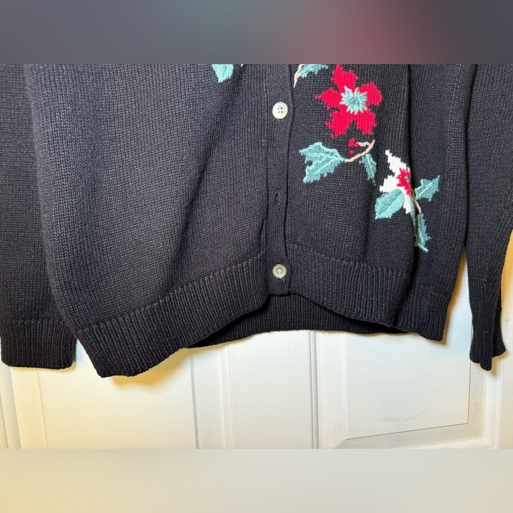 Classic Elements Christmas Holly Embroidered Black Sweater Cardigan Medium NWT - Picture 5 of 9